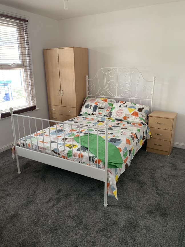 One Double Bedrooms Available Main Photo