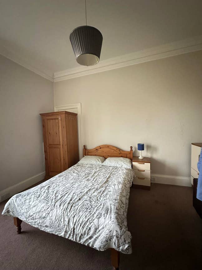 Spacious Double Room in City Center Main Photo