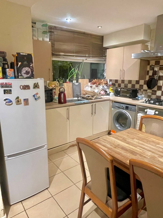 Beautiful room for girls in Battersea  Main Photo