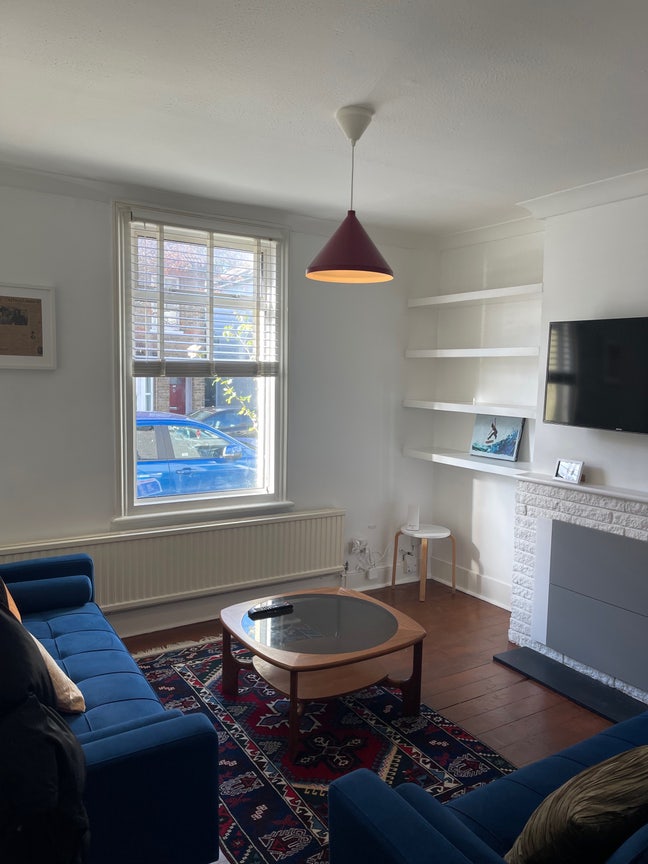 Room in 2-bed South Croydon house Main Photo