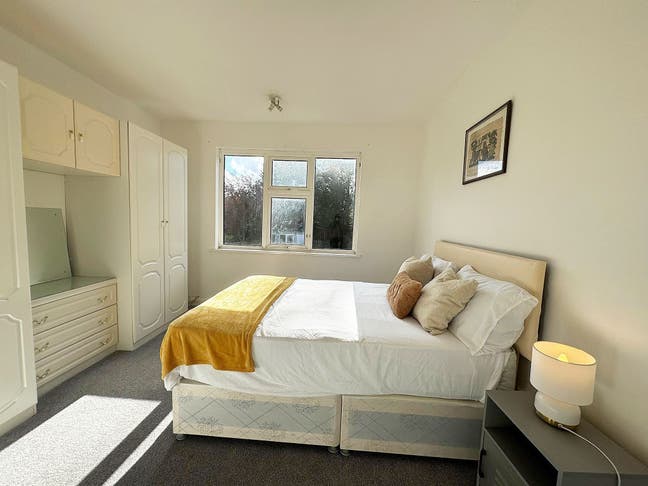  3-Bedroom House Share – Perfect for Professionals Main Photo