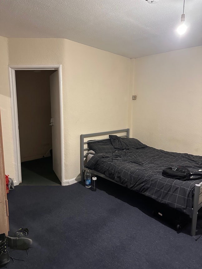 Big Double Room close to South Ealing Tube Station Main Photo