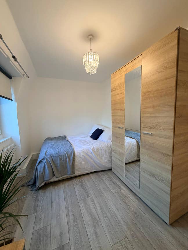 2 Min from Stockwell Station | Only One Room Left! Main Photo