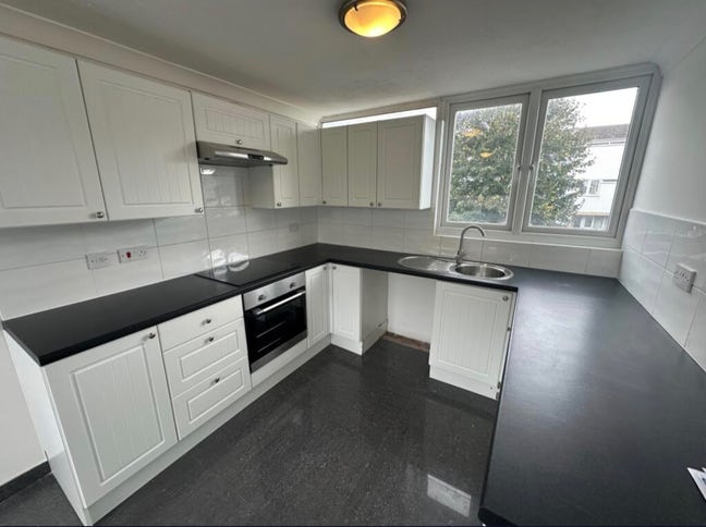 Beautifully Renovated 3 Bedroom Townhouse Main Photo