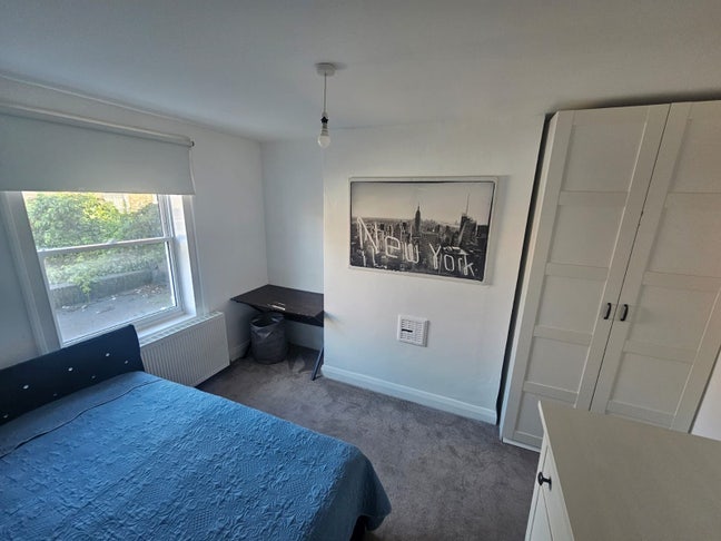 🛏️ Double Room to Let in - Queens Park Main Photo