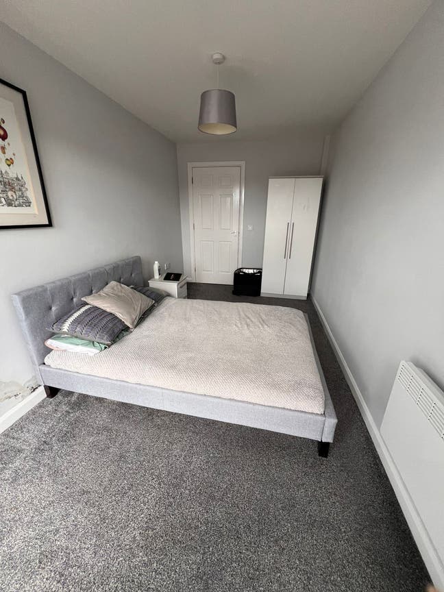 1 Bedroom in 2-Bed flat with couple Main Photo