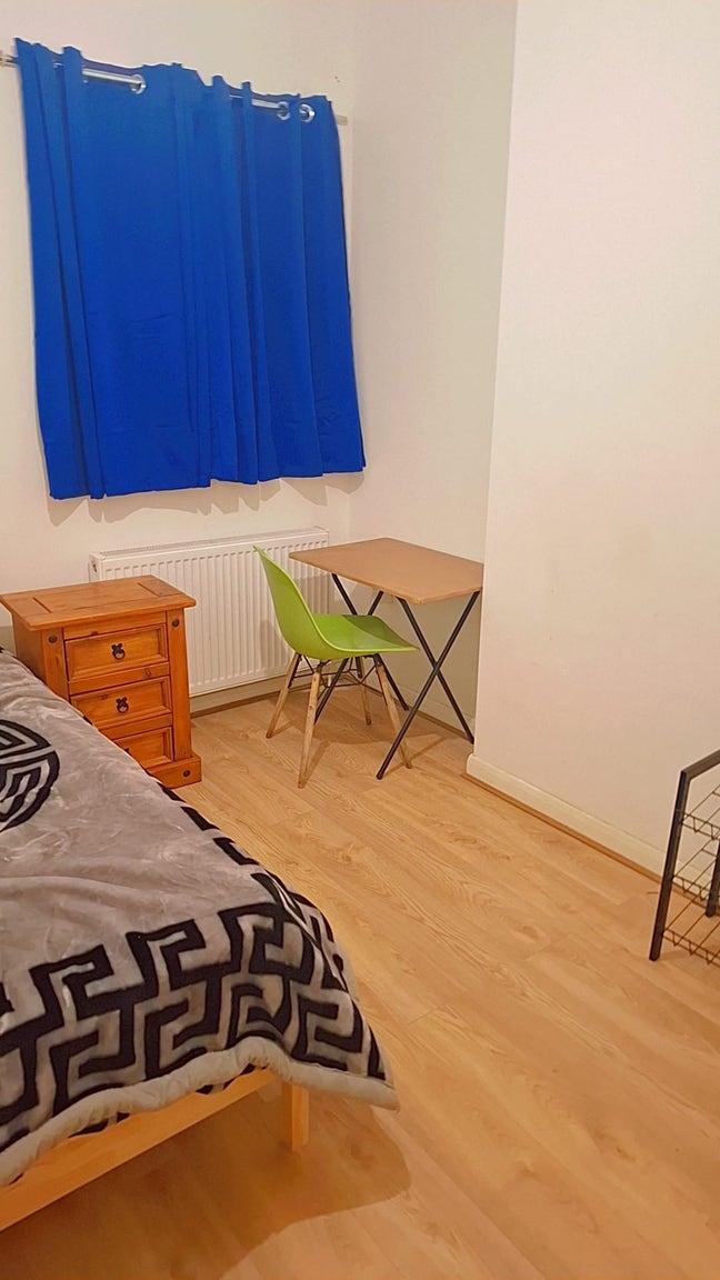 Large Room available •	Proximity to Norwood Juncti Main Photo
