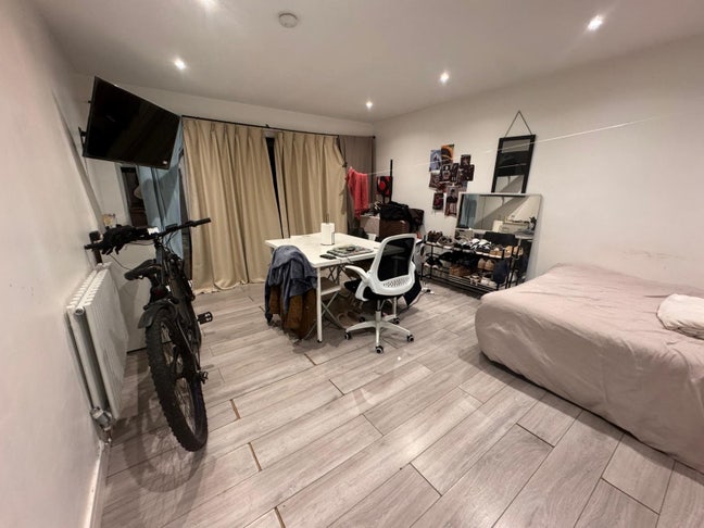 🛏️ Double Room to Let in - East Finchley Main Photo