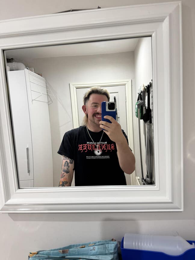 Working professional seeking room! Main Photo