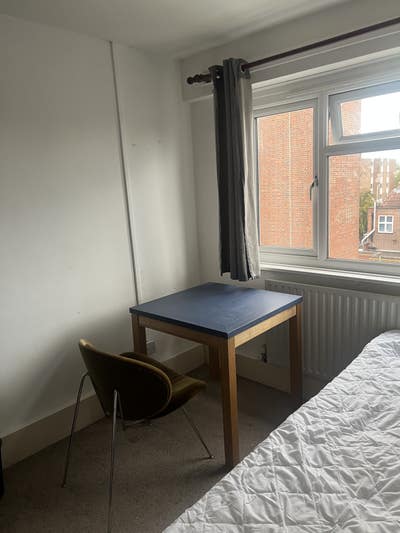 Flat, Room Share in Surbiton  Main Photo