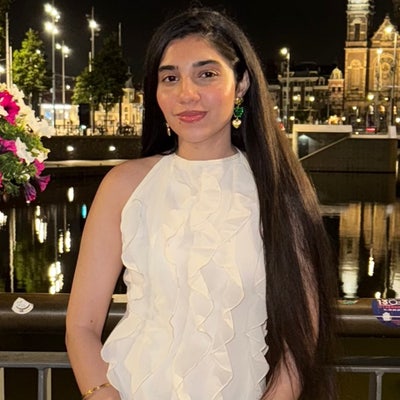 Professional Female seeks a single or double room Main Photo