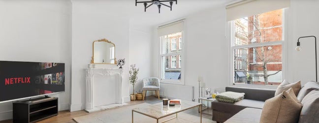 STYLISH decor Double rooms near Victoria Main Photo