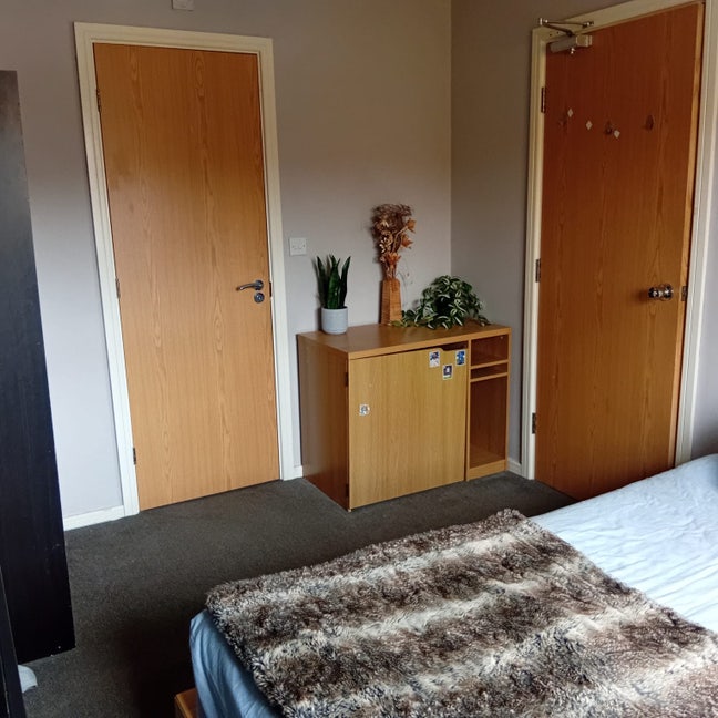 Double Room with Private Bathroom | Salford Main Photo