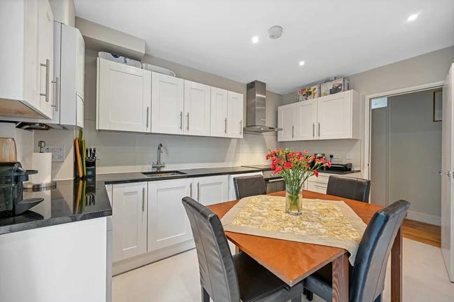 Stunning furnished three bedroom flat in Clapham Main Photo
