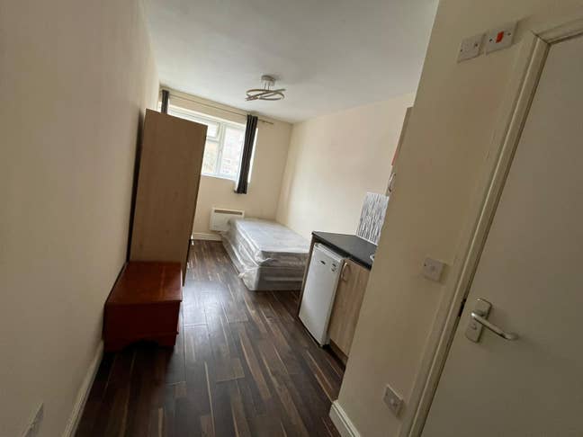 DSS-Studio Flat Available in Plumstead SE18 Main Photo