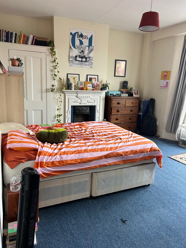 Double Room Available Main Photo