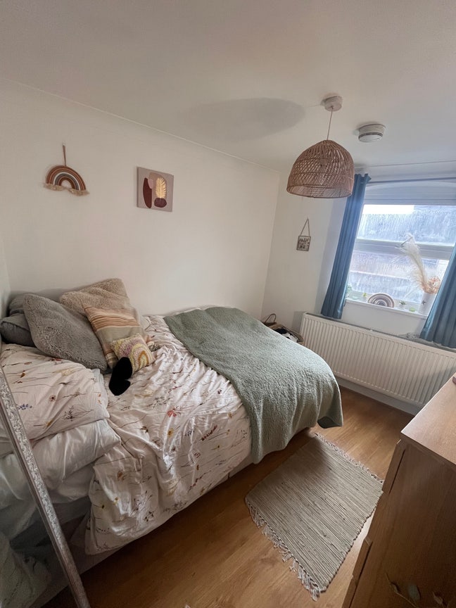 Double room next to Balham Station!!💗  Main Photo