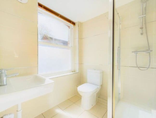 Charming Furnished One-Bedroom Maisonette  Main Photo