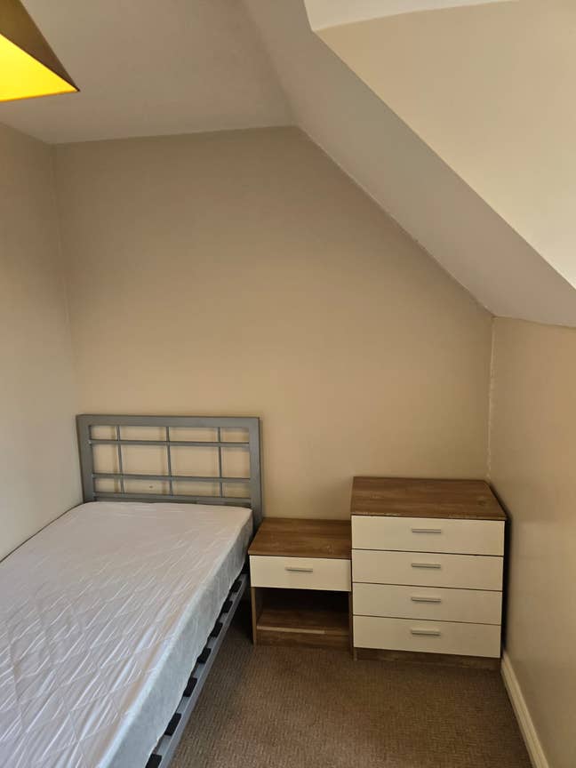 💥 Spacious Single Room Available Soon💥 Main Photo