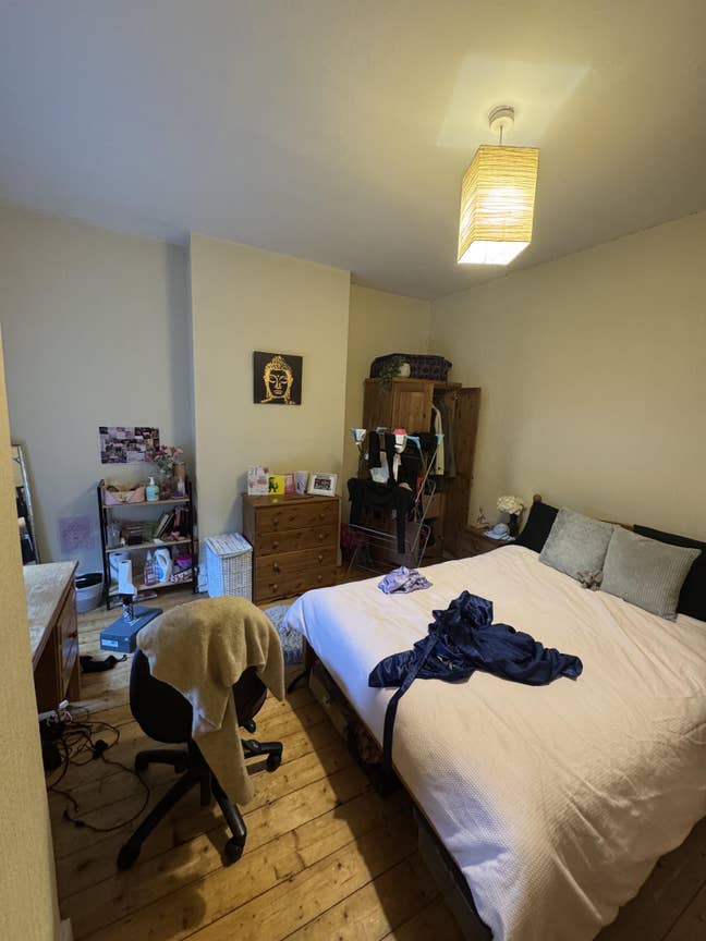 2 Female Housemates needed for 26/27 year Main Photo