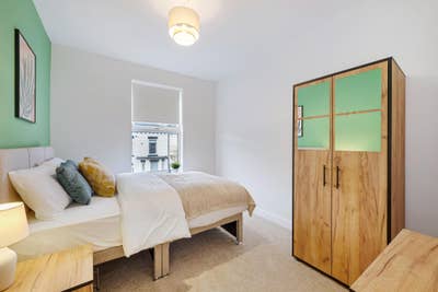 Newly Refurbished 7-Bed House Share in L13! Main Photo