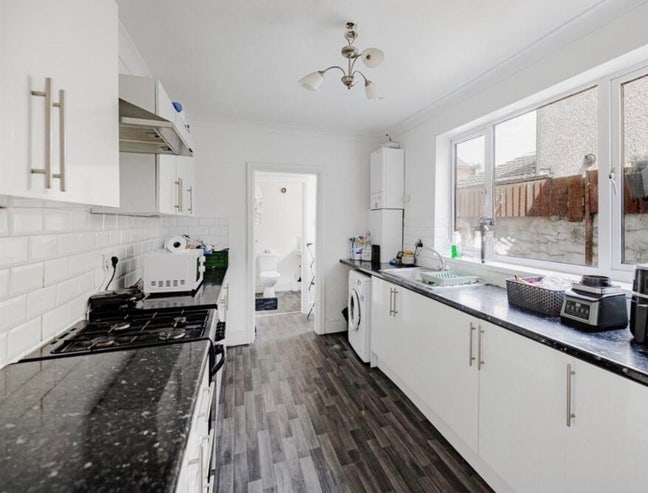 Luxury Furnished Double Room on Welhome Road Main Photo