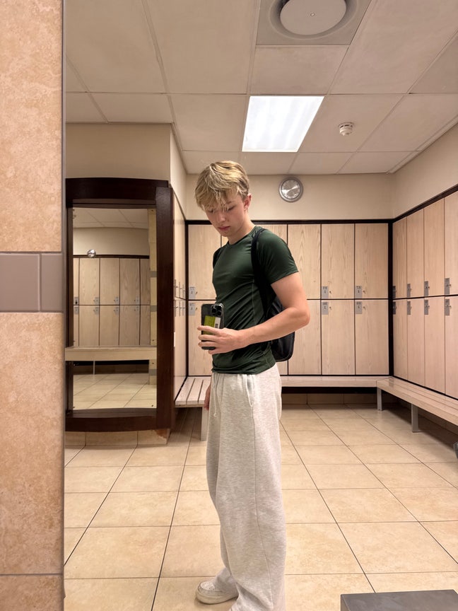 Relocating in November - Clean + Respectful Main Photo