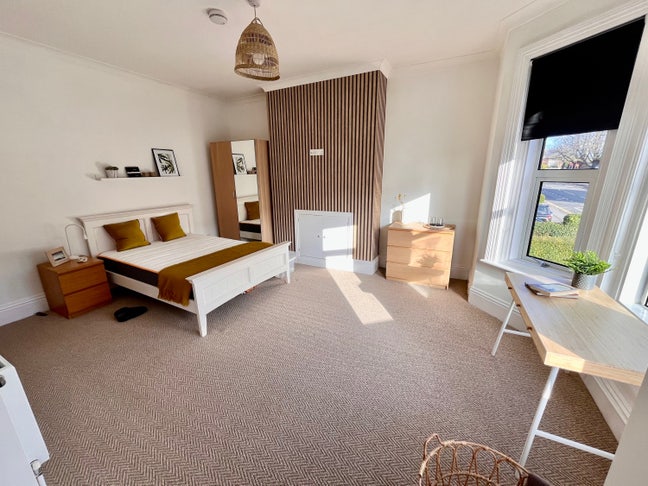 Lovely Double ensuite room in great location! Main Photo