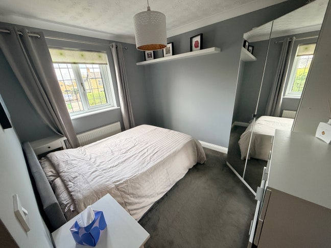 Modern just decorated double room own bathroom  Main Photo