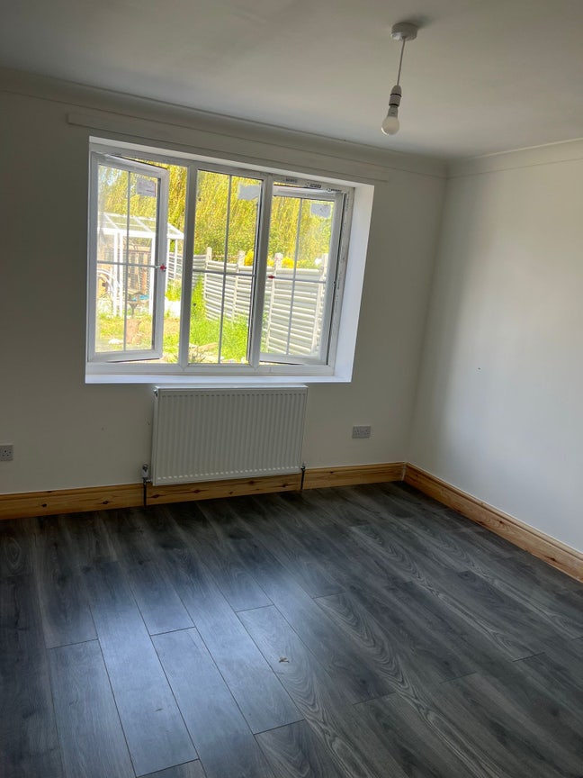 1 Double Bedroom with en suite for rent  Main Photo