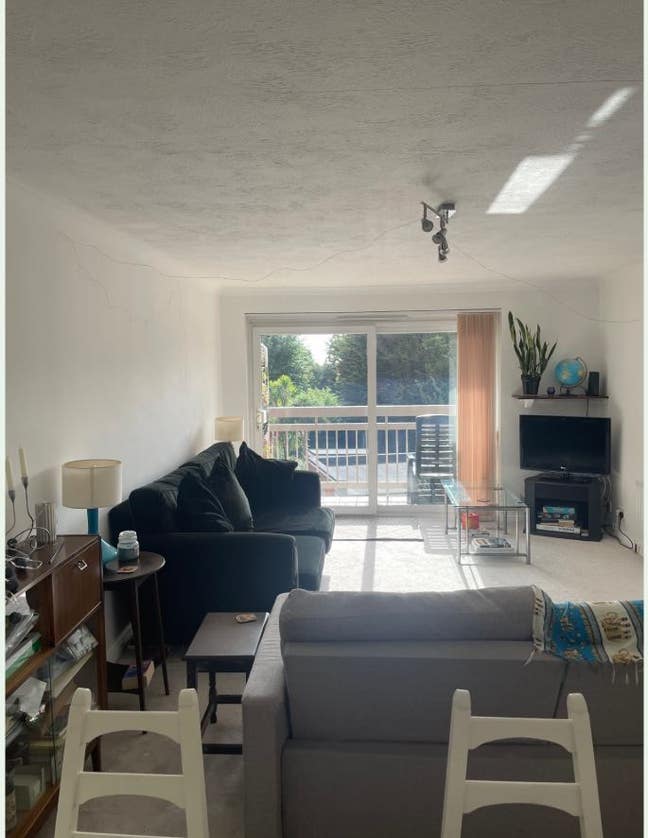 Small single room available in Hove Main Photo