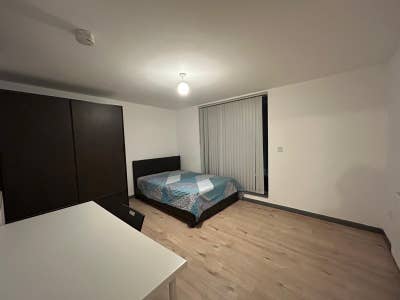 Massive Double Room With Balcony In Whitechapel,E1 Main Photo