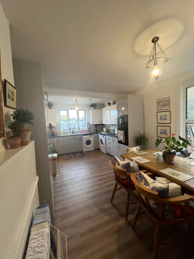 Double Room in Beautiful Flat with New Kitchen Main Photo