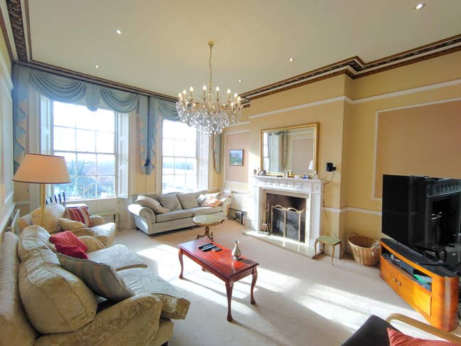 Classy Double Room in Townhouse, Own Bathroom Main Photo