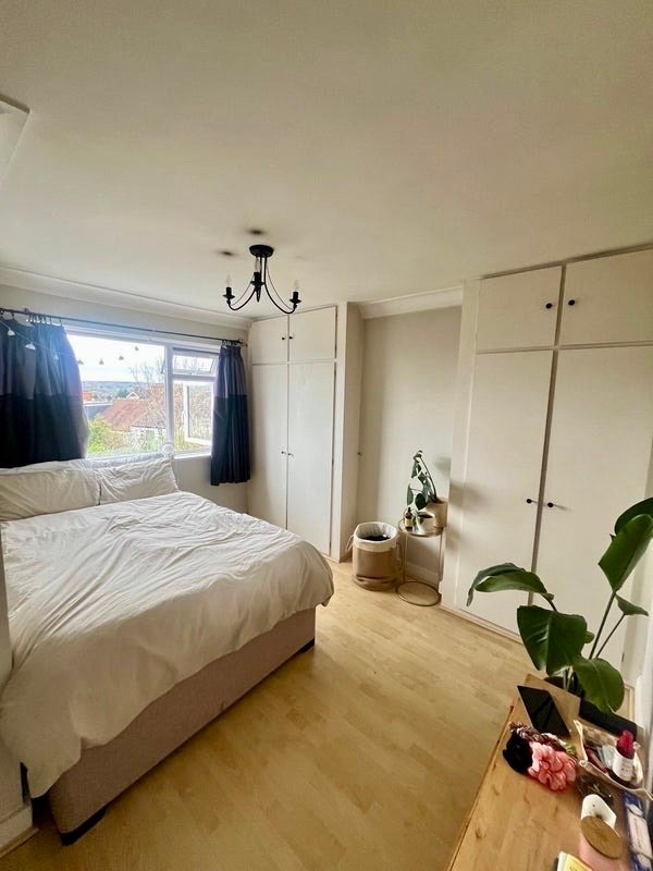 Sunny South Facing Double Room Overlooking Garden Main Photo