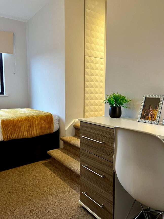  🍁Friendly Housemates & Convenient Location 🍁 Main Photo