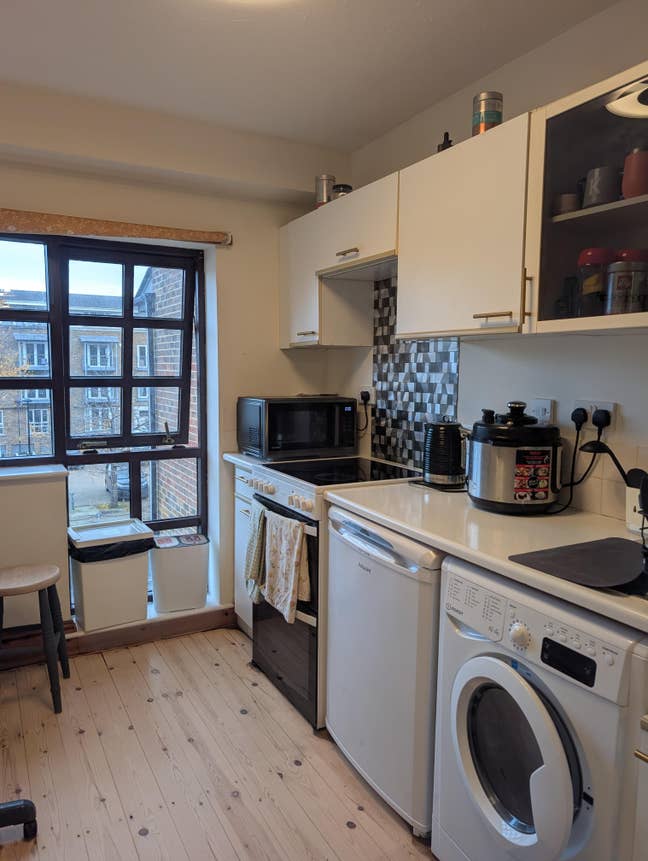 500 sqft Studio Flat in Surrey Quays (SE16) — Shor Main Photo