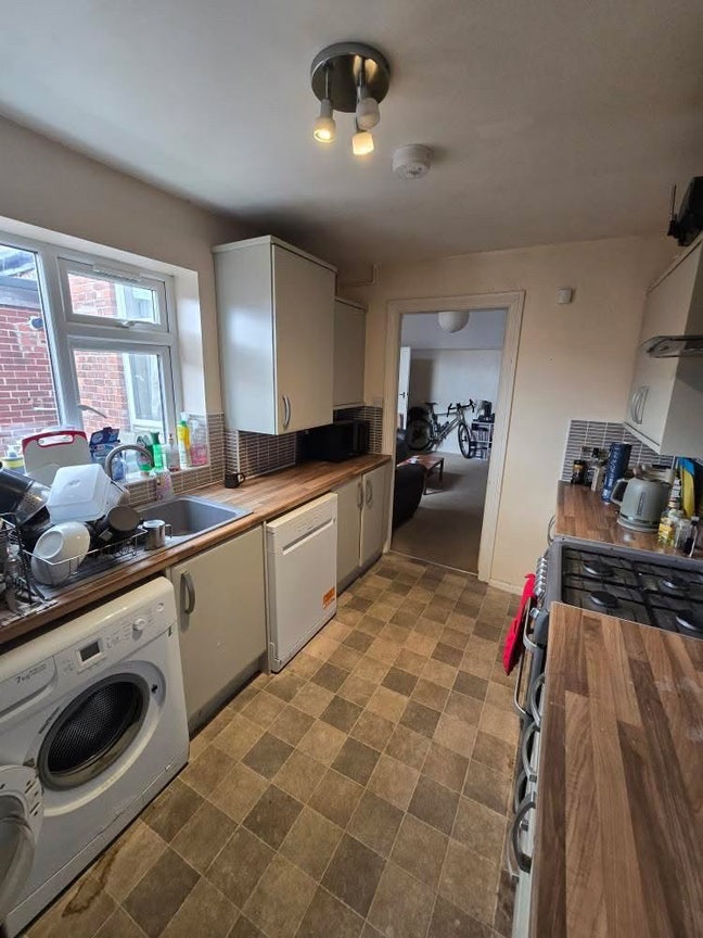 1 Room for Rent Main Photo