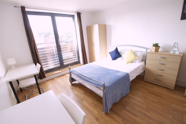 ☀️Spacious Ensuit☀️Limehouse! Female Flat Bills In Main Photo