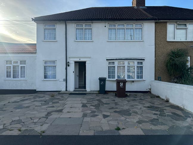 5 Bedrooms Available for Rent – No. 51, RM9 5BJ Main Photo