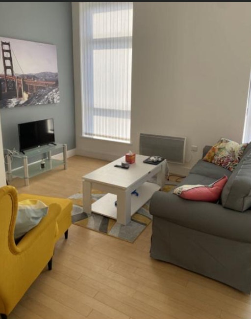 1 Room in City Centre Flat (2 room) Main Photo