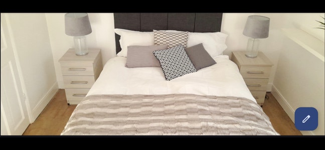 Smart Double with spacious Off Suite Bathroom Main Photo