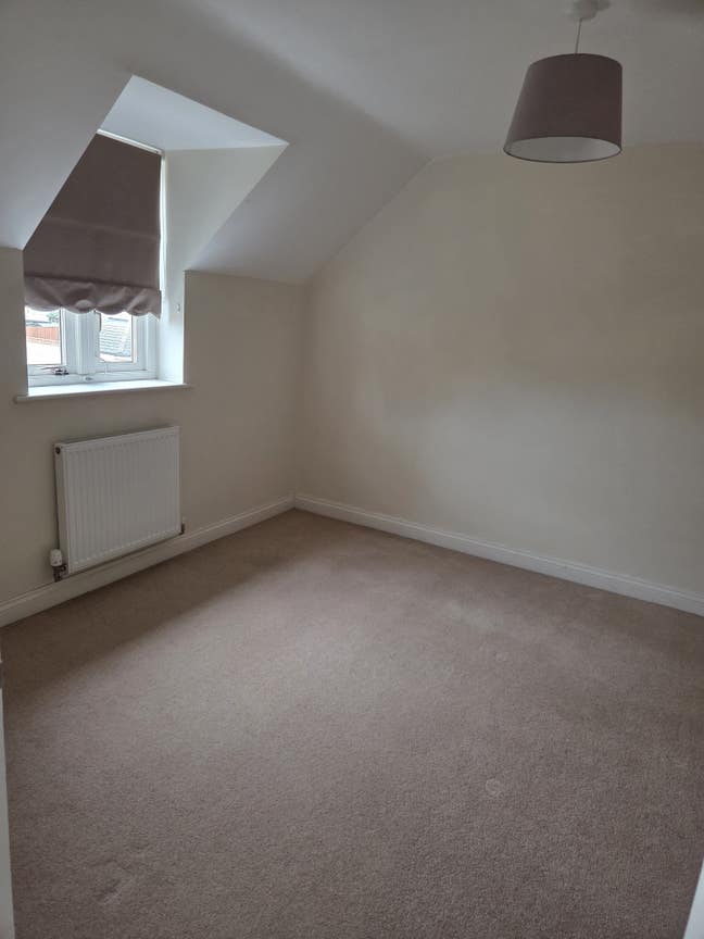 Room to rent in a big house Main Photo