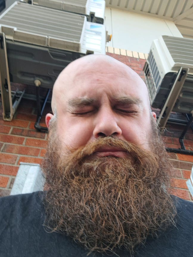 male working professional seeks double room Main Photo