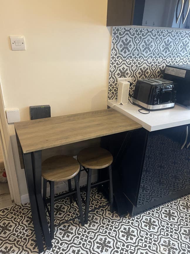 Very large double room available to rent Main Photo