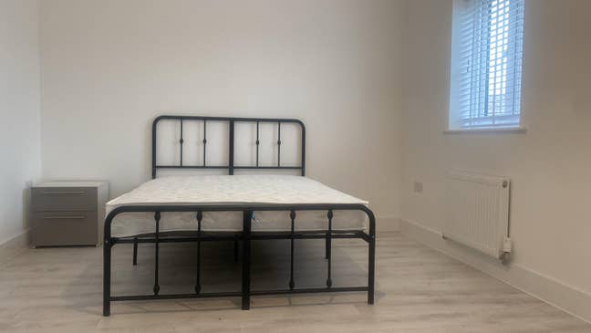 Beautiful large double room in new build home  Main Photo