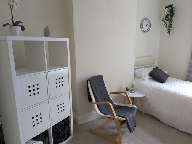 Sunny double bedroom (single occupancy only) Main Photo