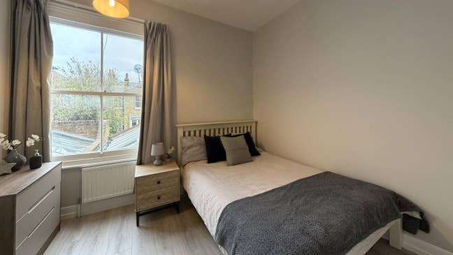 ⚡️ Stylish 6-Bed Newly Refurbished House in Putney Main Photo