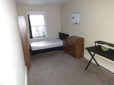 Two Town Centre, En-Suite  Rooms Available.. Main Photo