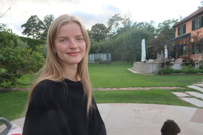 Looking for: short term room  Main Photo